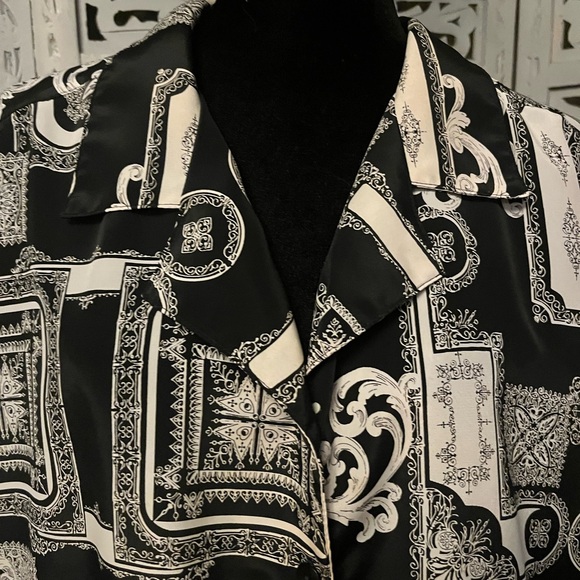 FASHION ATTITUDE VINTAGE VIBES BLACK & OFF WHITE SHORT SLEEVE BUTTON UP PLUS TOP - Picture 4 of 9